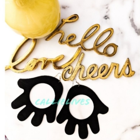 ❗ CLEARANCE ❗ Painted Wooden Hand Tribal Earrings in Black - Picture 2 of 5